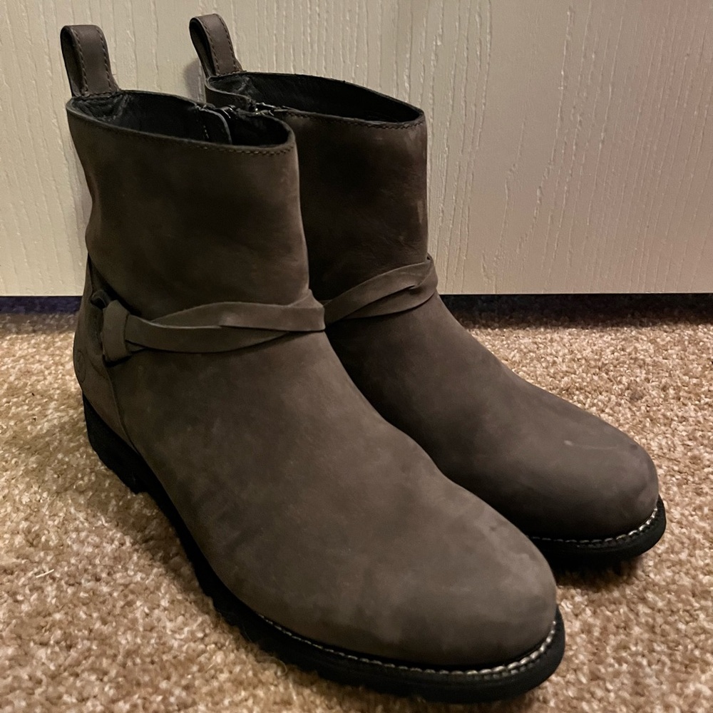 Ariat Women's Boots in Dark Gray